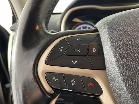 Used 2014 Jeep Cherokee Latitude AWD/4WD image 11