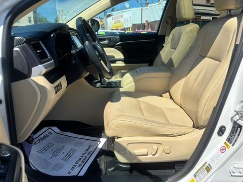 Used 2016 Toyota Highlander Limited w/ Driver Technology Package AWD/4WD image 12
