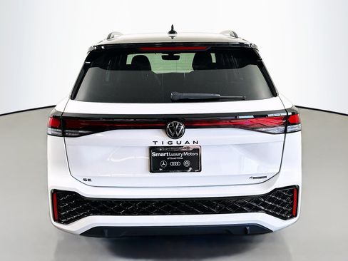 Used 2026 Volkswagen Tiguan SE R-Line AWD/4WD image 6