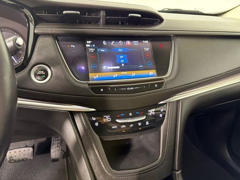 Used 2018 Cadillac XT5 Premium Luxury AWD/4WD image 16