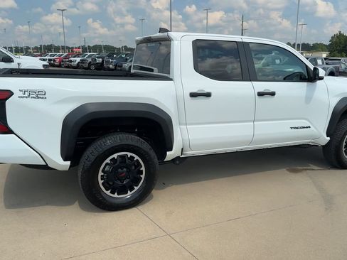 Used 2024 Toyota Tacoma TRD Off-Road AWD/4WD image 9