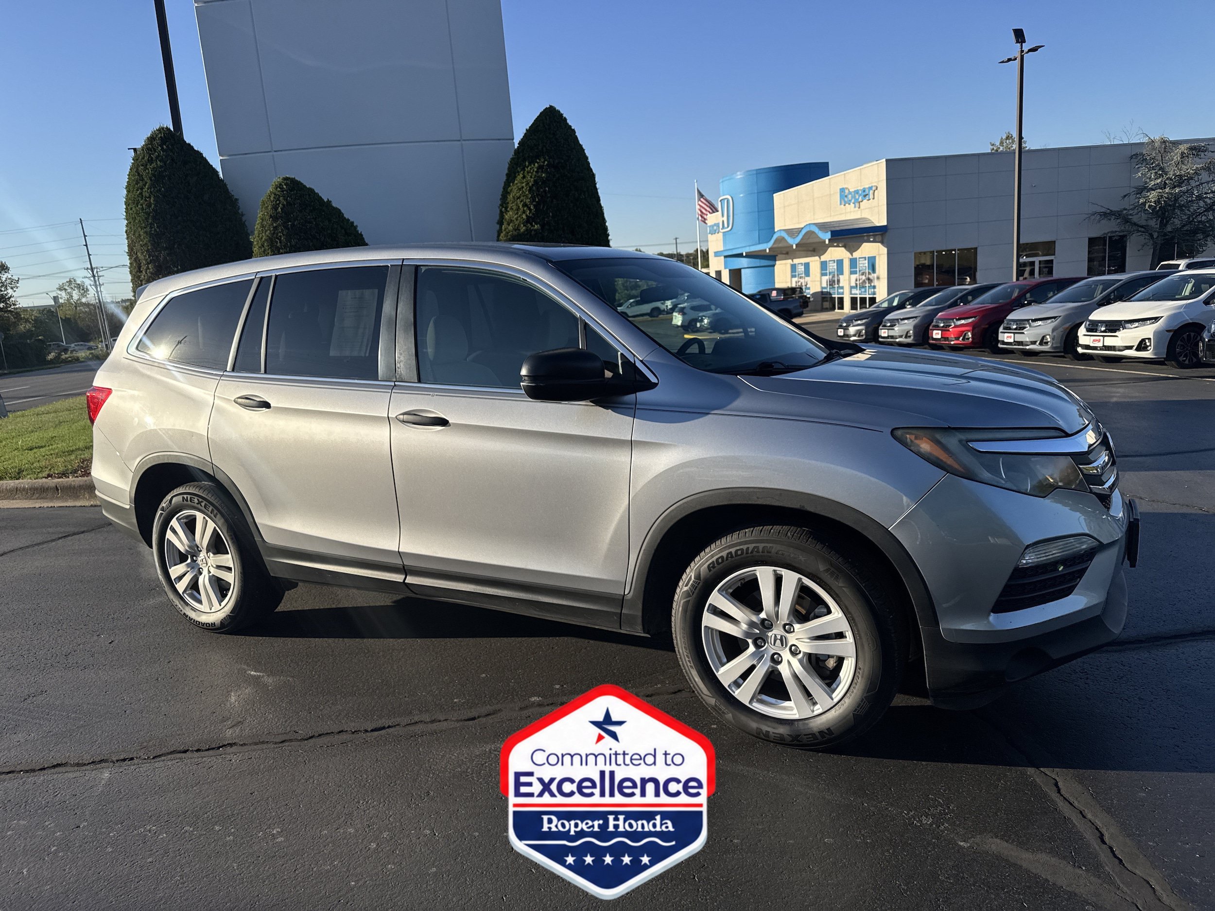 Used 2017 Honda Pilot LX image 1