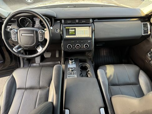 Used 2018 Land Rover Discovery SE image 18
