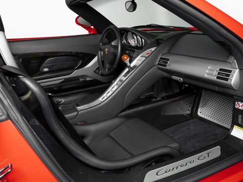 Used 2004 Porsche Carrera GT RWD image 30