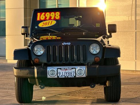 Used 2011 Jeep Wrangler Unlimited Sahara w/ Dual Top Group image 10