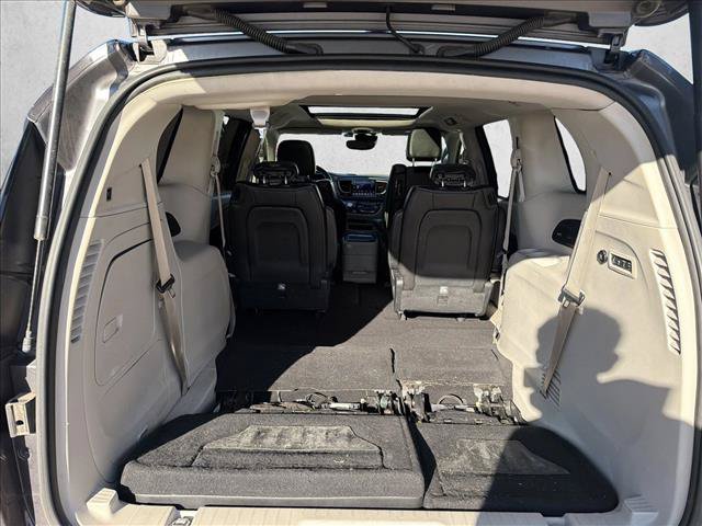 Used 2018 Chrysler Pacifica Limited w/ Advanced Safetytec Group FWD image 24