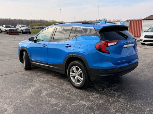 Used 2024 GMC Terrain SLE w/ Driver Convenience Package image 4