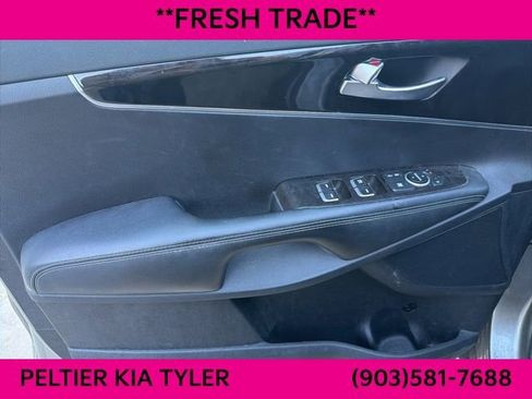 Certified 2018 Kia Sorento LX image 14