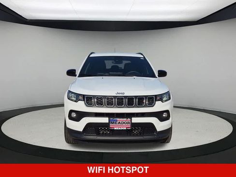 Used 2024 Jeep Compass Latitude AWD/4WD image 9