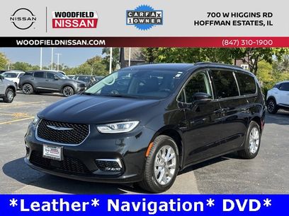 Used 2022 Chrysler Pacifica Touring-L w/ Uconnect Theater Family Group