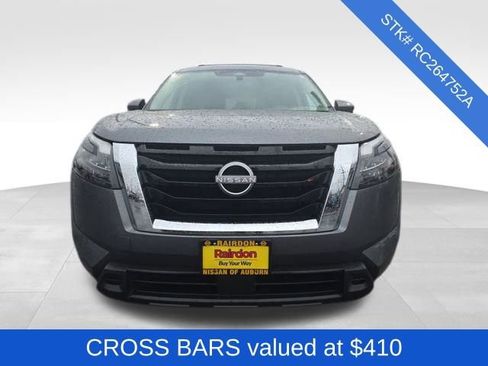 Used 2024 Nissan Pathfinder SV image 2