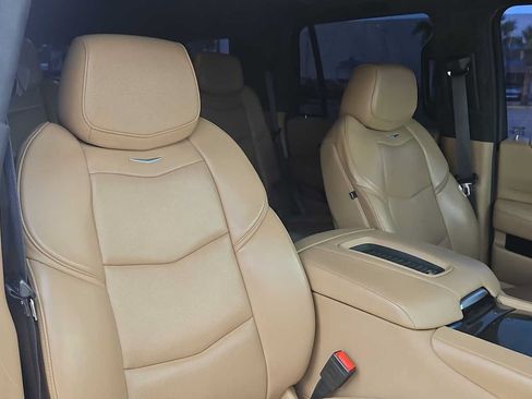 Used 2020 Cadillac Escalade Platinum AWD/4WD image 28