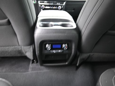 Used 2025 Chevrolet Traverse LT image 21