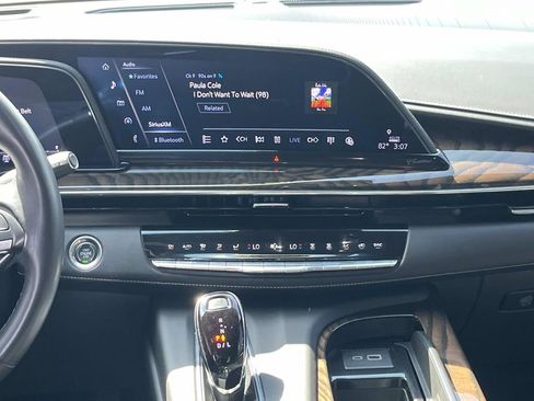 Used 2024 Cadillac Escalade Premium Luxury Platinum image 16