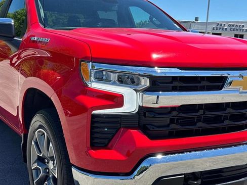Used 2024 Chevrolet Silverado 1500 LT AWD/4WD image 10