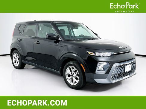 Used 2022 Kia Soul LX w/ Technology Package FWD image 1