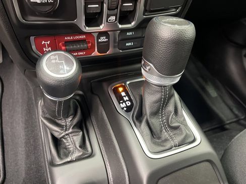 New 2025 Jeep Gladiator Mojave w/ Convenience Group image 16