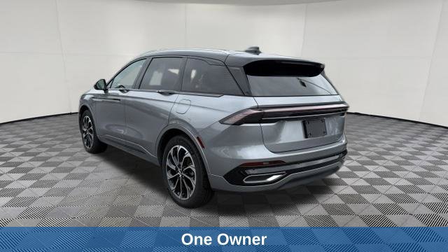 Used 2025 Lincoln Nautilus Reserve AWD/4WD image 3