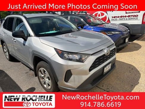 Used 2021 Toyota RAV4 LE AWD/4WD image 1