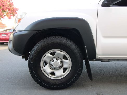 Used 2015 Toyota Tacoma PreRunner image 21