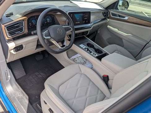 Used 2025 Volkswagen Atlas SE image 10