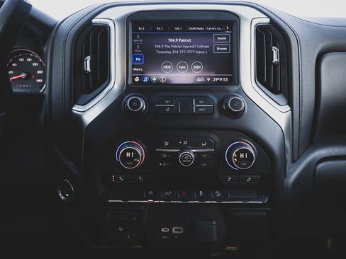 Used 2021 Chevrolet Silverado 1500 LT w/ Z71 Off-Road Package image 4