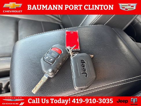 Used 2022 Jeep Wrangler Unlimited Sahara w/ LED Lighting Group AWD/4WD image 30