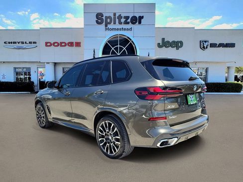 Used 2024 BMW X5 sDrive40i w/ M Sport Package RWD image 3