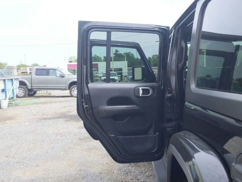 Used 2018 Jeep Wrangler Unlimited Sahara w/ Dual Top Group image 29