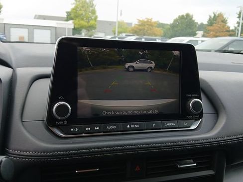 Used 2024 Nissan Rogue SV FWD image 20