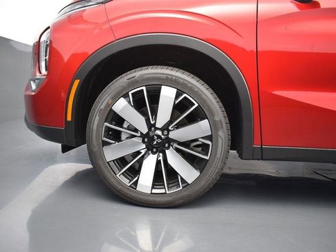 New 2025 Mitsubishi Outlander SE image 9