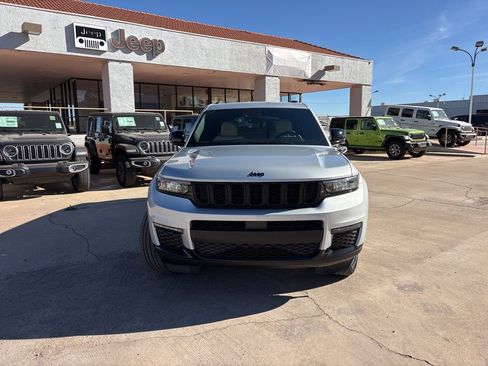 New 2025 Jeep Grand Cherokee L Limited w/ Black Appearance Package AWD/4WD image 2