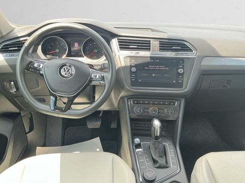 Used 2020 Volkswagen Tiguan SE w/ Panoramic Sunroof Package AWD/4WD image 10