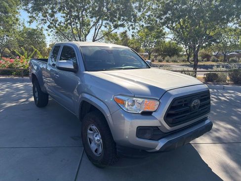 Used 2018 Toyota Tacoma SR w/ SR Convenience Package RWD image 2