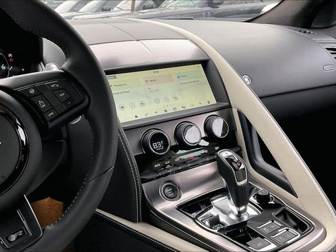 Used 2024 Jaguar F-TYPE R image 9