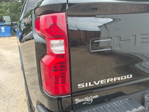 Used 2025 Chevrolet Silverado 2500 Custom w/ Custom Convenience Package AWD/4WD image 15
