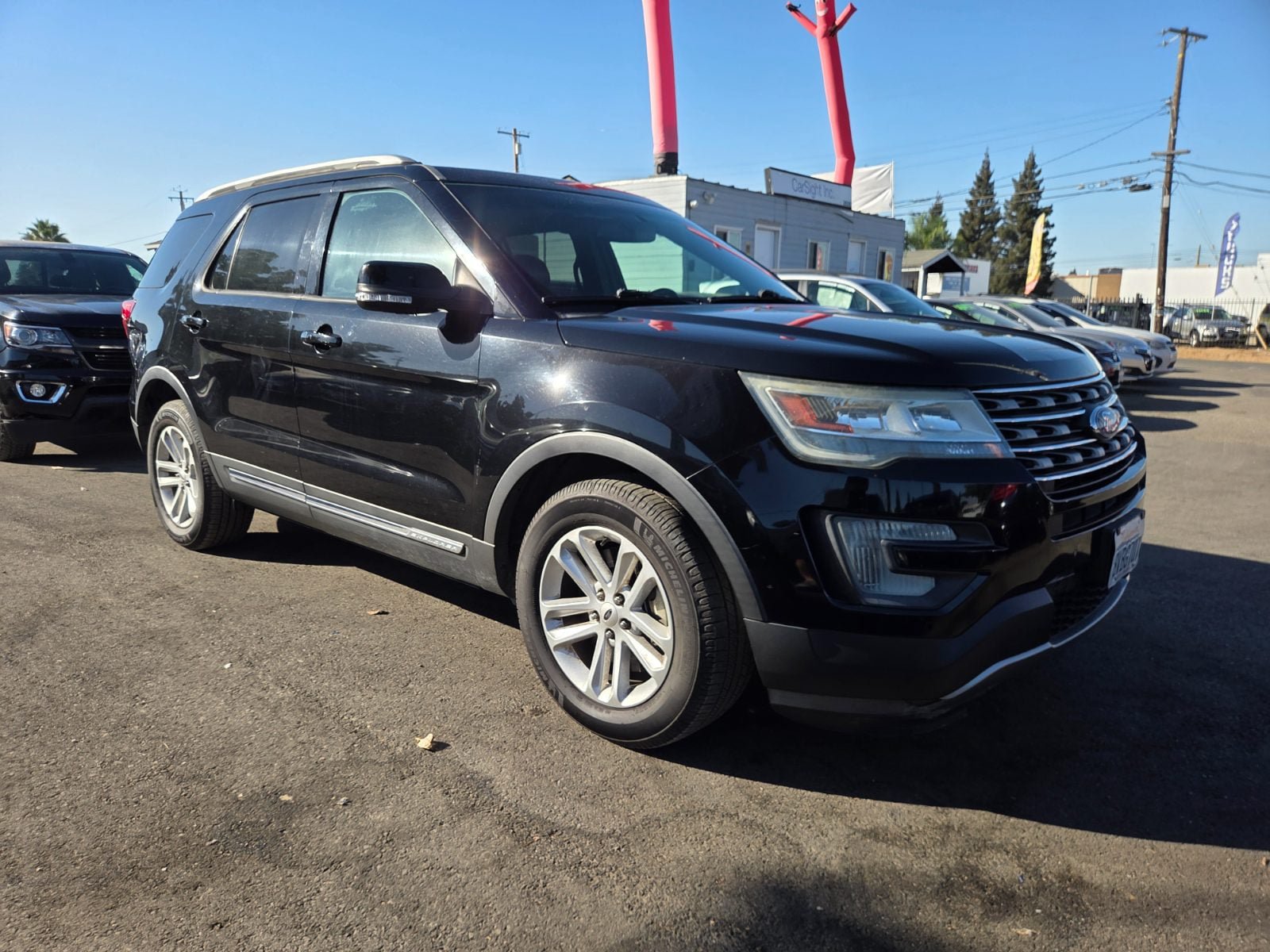 Used 2017 Ford Explorer XLT w/ Equipment Group 202A FWD image 4