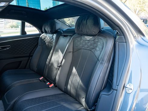 Used 2025 Bentley Flying Spur Plug-In Hybrid AWD/4WD image 44