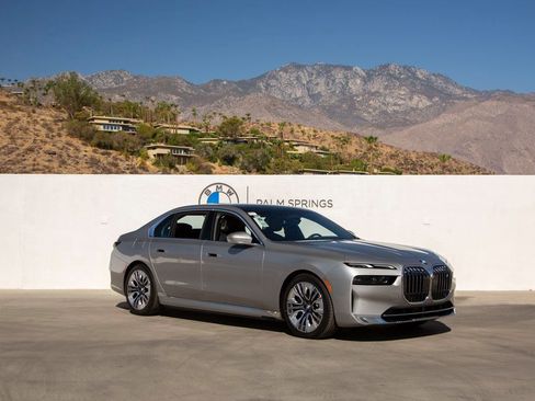 New 2025 BMW i7 xDrive60 image 2