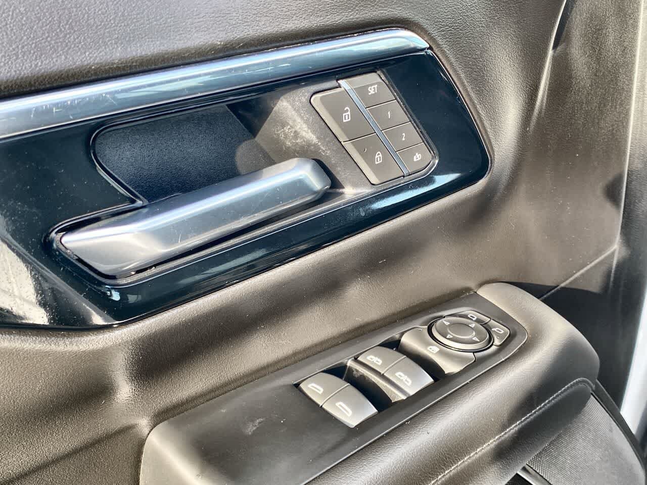 Used 2025 Chevrolet Tahoe LT AWD/4WD image 13