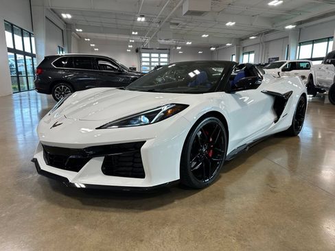 Used 2026 Chevrolet Corvette Z06 w/ Stealth Interior Trim Package RWD image 3