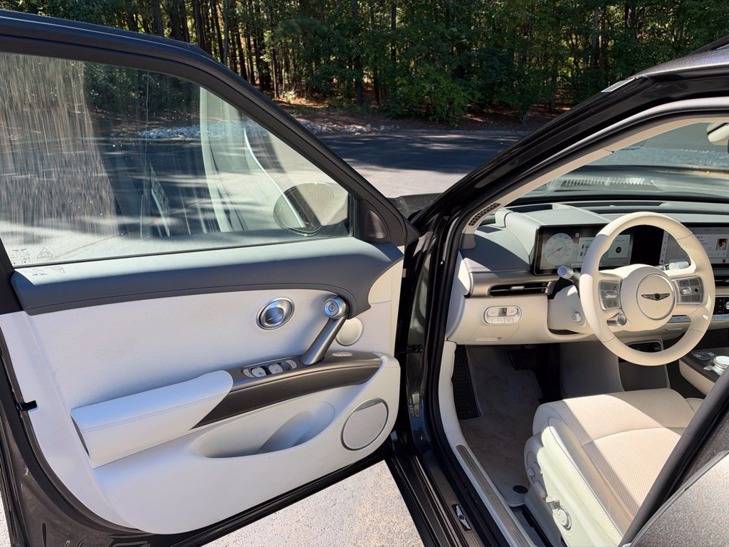 Used 2024 Genesis GV60 Advanced AWD/4WD image 5