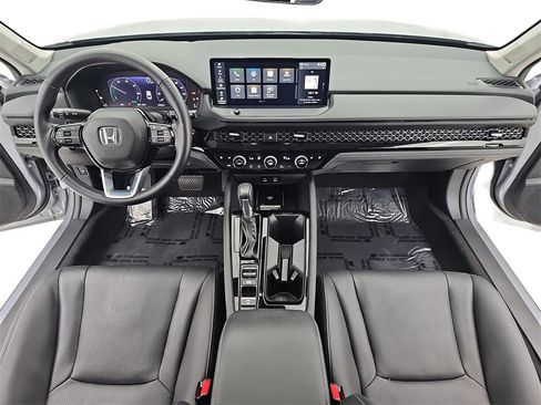 Used 2023 Honda Accord Touring image 11
