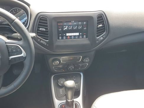 Used 2019 Jeep Compass Latitude AWD/4WD image 14