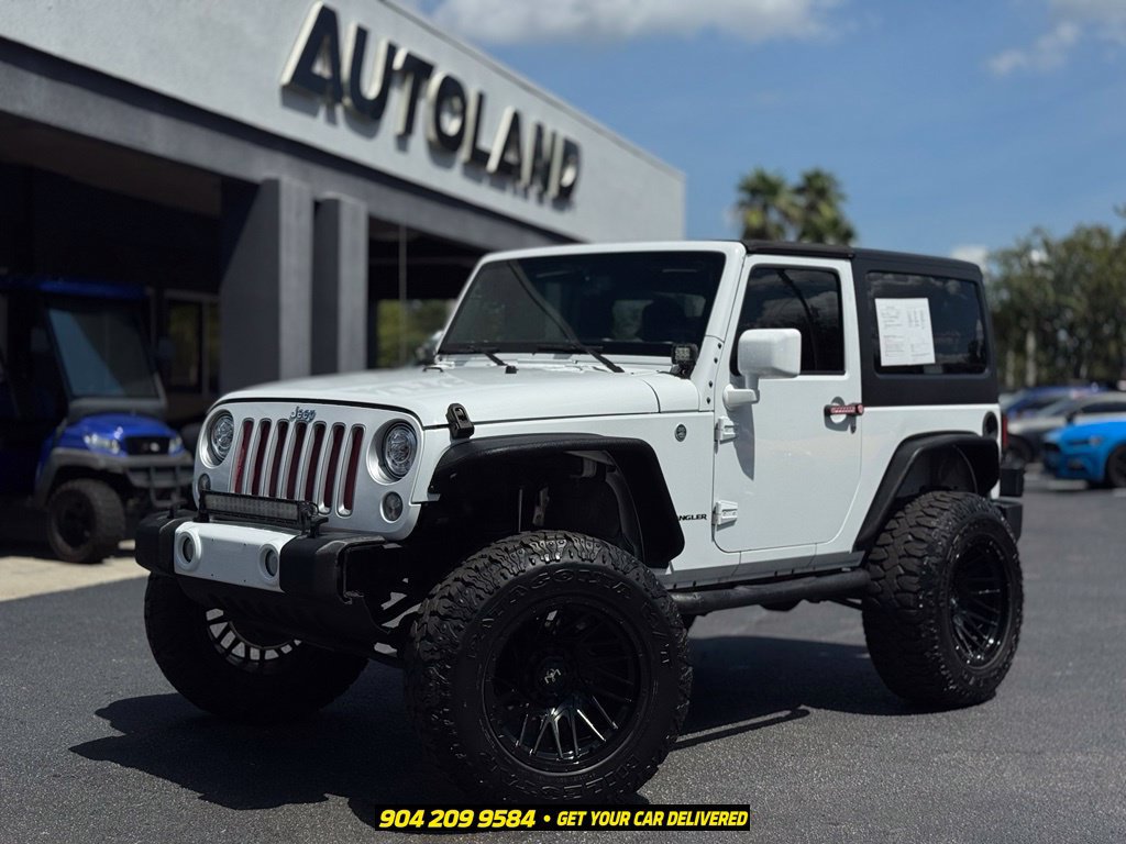 Used 2016 Jeep Wrangler Sahara w/ Connectivity Group AWD/4WD image 2