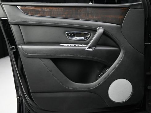 Used 2019 Bentley Bentayga AWD/4WD image 48