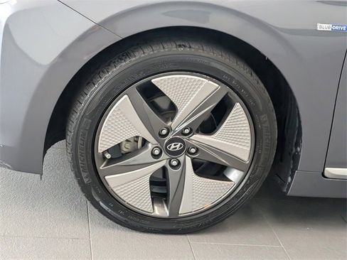 Used 2020 Hyundai Ioniq SEL image 4