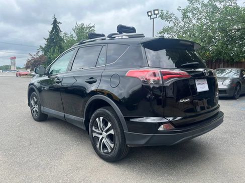 Used 2018 Toyota RAV4 LE w/ All Weather Liner Package AWD/4WD image 5