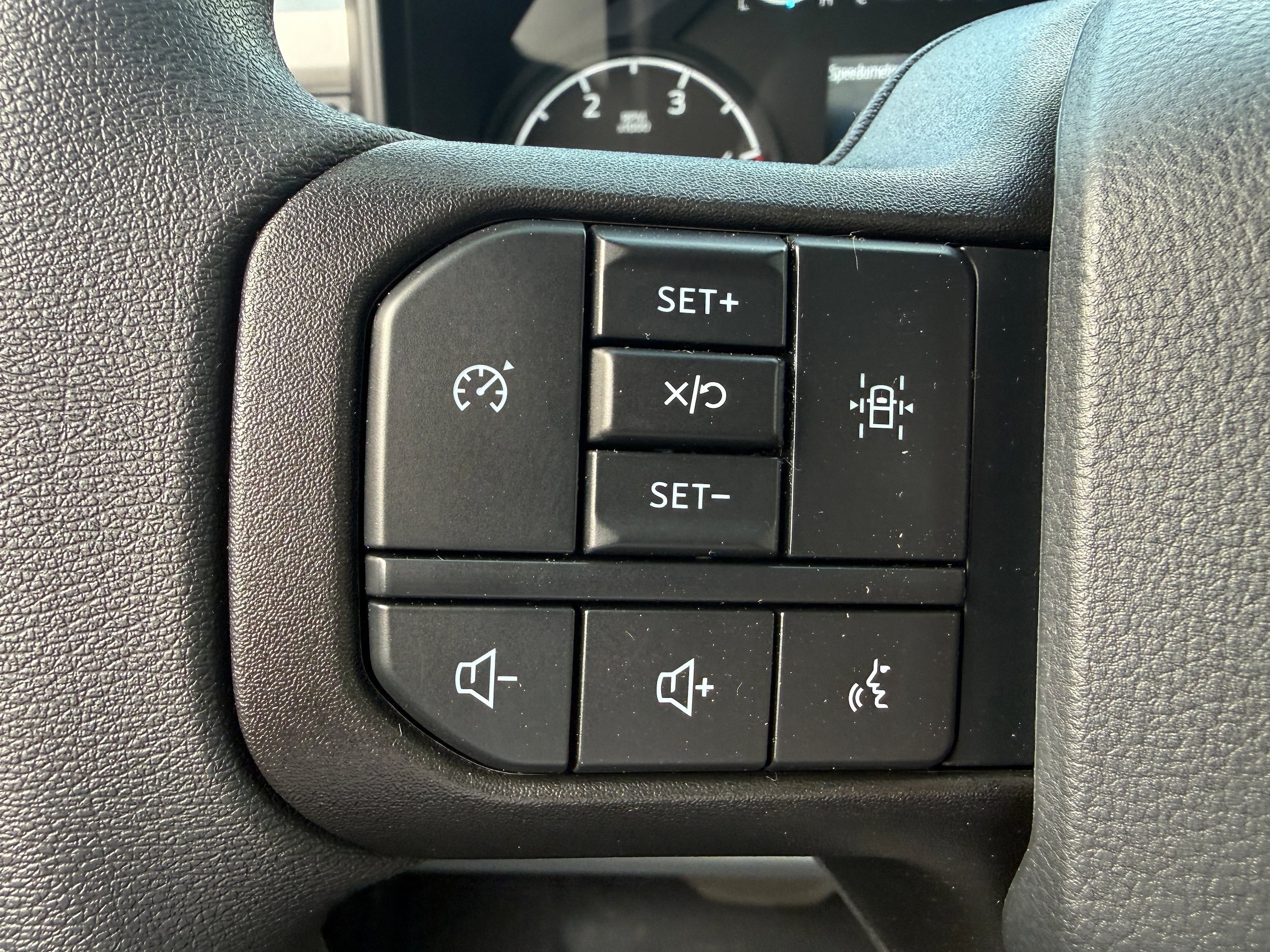 New 2025 Ford F350 4x4 Regular Cab DRW Super Duty image 15