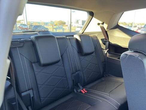 New 2025 Volkswagen Atlas SE image 11